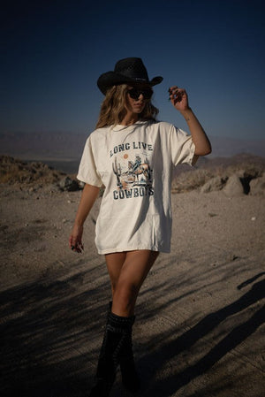 Long Live Cowboys Tee - Country concert outfits - What to pack for Nashville outfits - Bachelorette Party Outfits - Country Style - Western Wear Women - Disco Cowgirl - Preppy Cowgirl Hat - Country Fest - Country Dress - Plus Size Country - thewildcalla.com - The Wild Calla